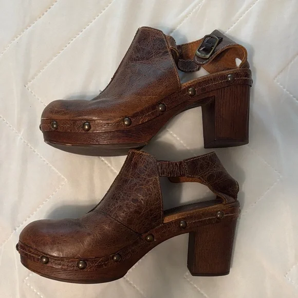 Sbicca Brown Leather Mules - Picture 3 of 4